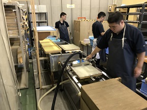 再生紙作業_バキューム